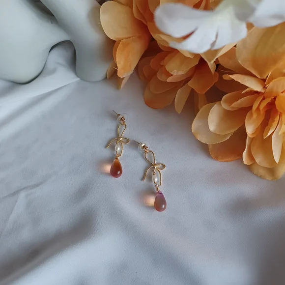 Iridescent Tear Drop and Pearl Earrings - Picture 5 of 5